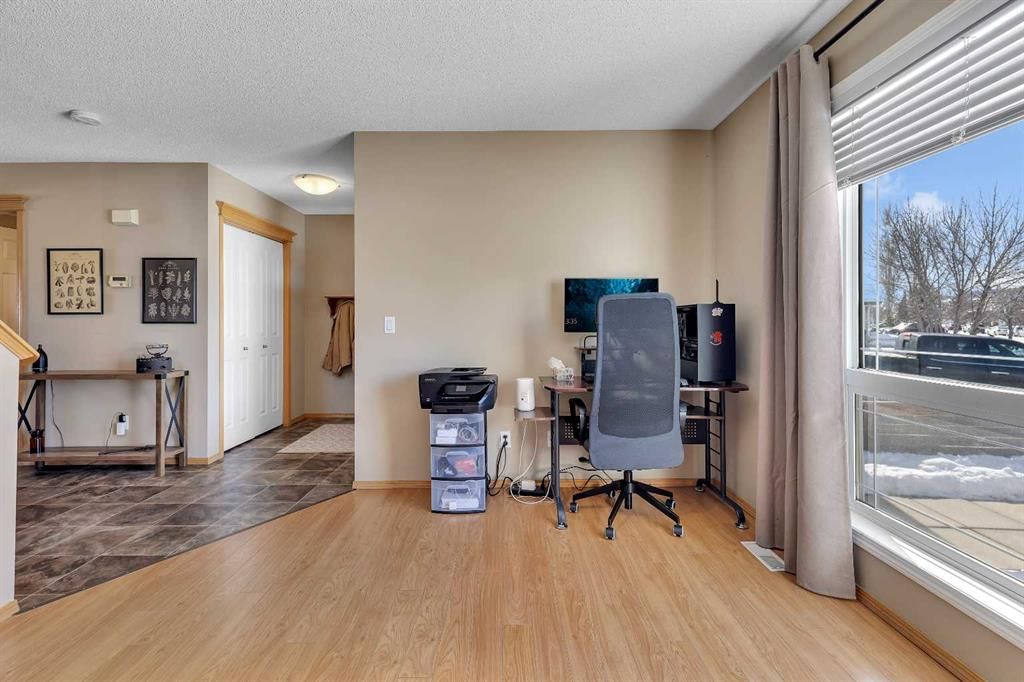 46 Covewood Circle NE, Calgary — photo 4 of 38