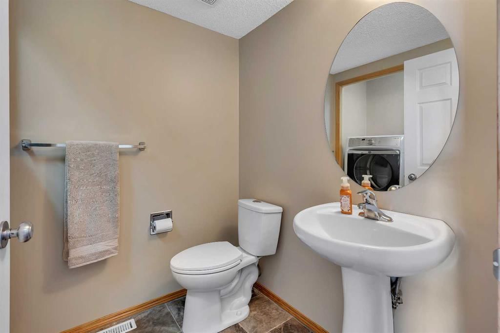 46 Covewood Circle NE, Calgary — photo 5 of 38