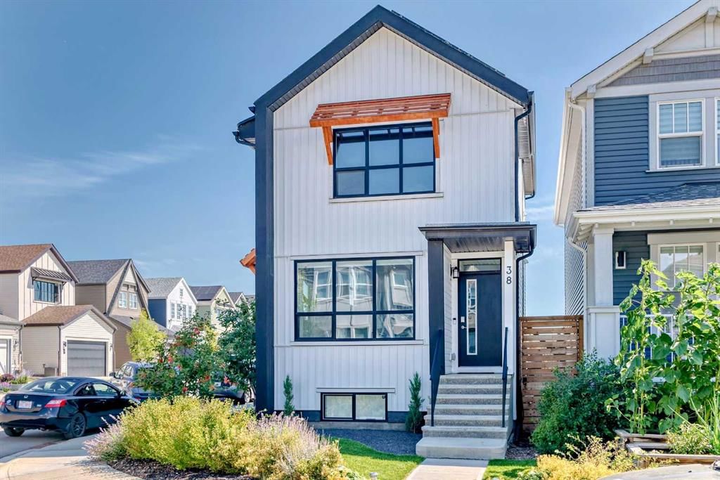 38 Lavender Road SE, Calgary — photo 2 of 46