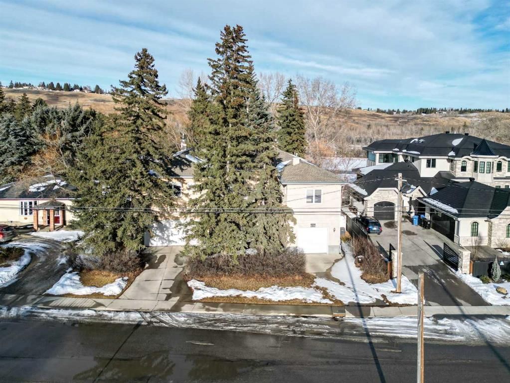 6756 Bow Crescent NW, Calgary — photo 2 of 38