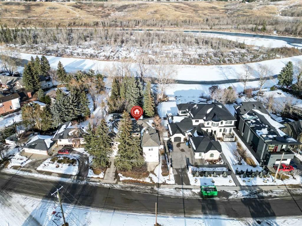 6756 Bow Crescent NW, Calgary — photo 4 of 38