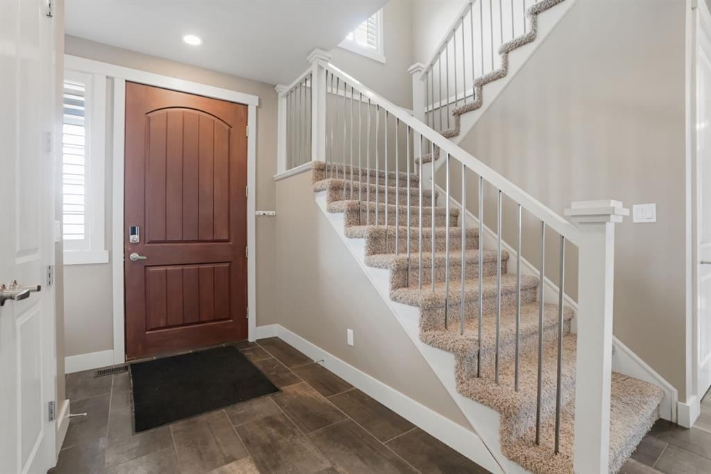 595 Panamount Boulevard NW, Calgary — photo 4 of 43