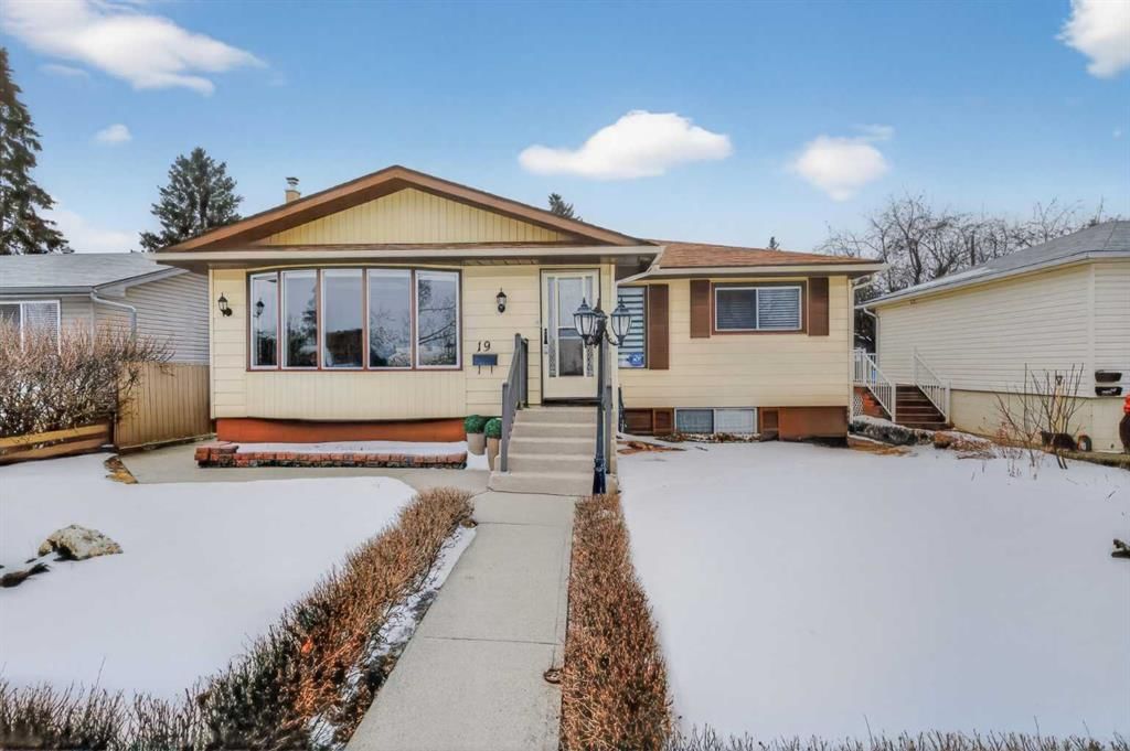 19 Beaupre Crescent NW, Calgary — main listing photo
