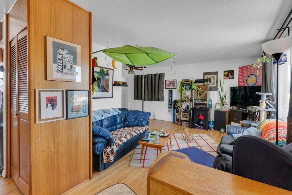3027 37 Street SW, Calgary — photo 2 of 33