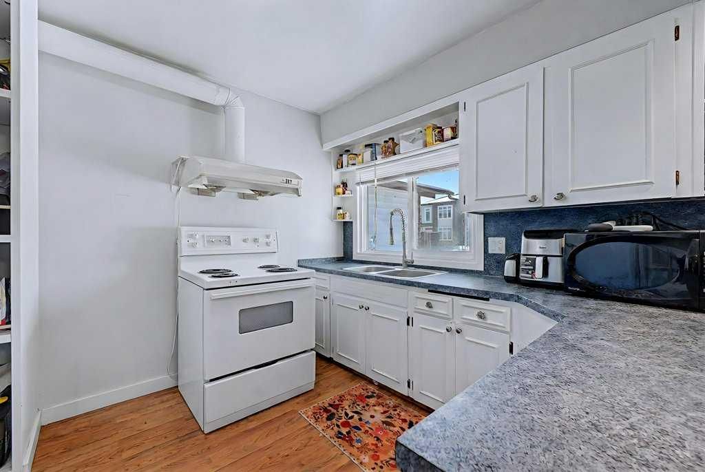 904 38 Street SW, Calgary — photo 5 of 32