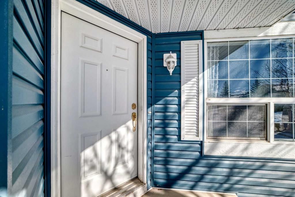 136 Citadel Crest Circle NW, Calgary — photo 2 of 36
