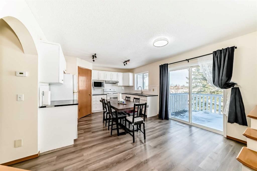 136 Citadel Crest Circle NW, Calgary — photo 3 of 36