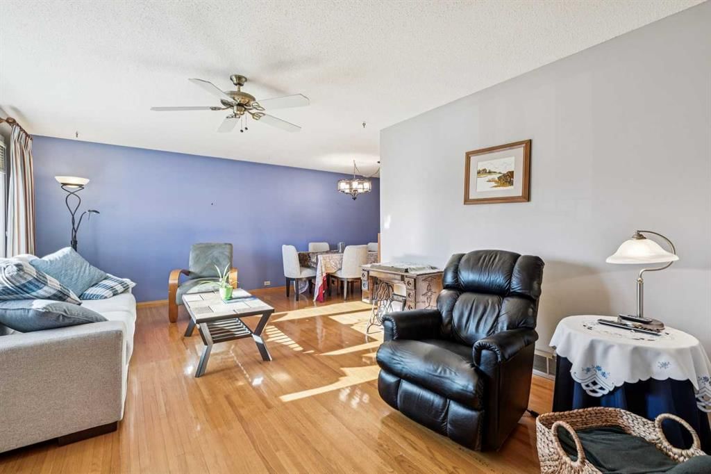 256 Huntridge Road NE, Calgary — photo 4 of 47