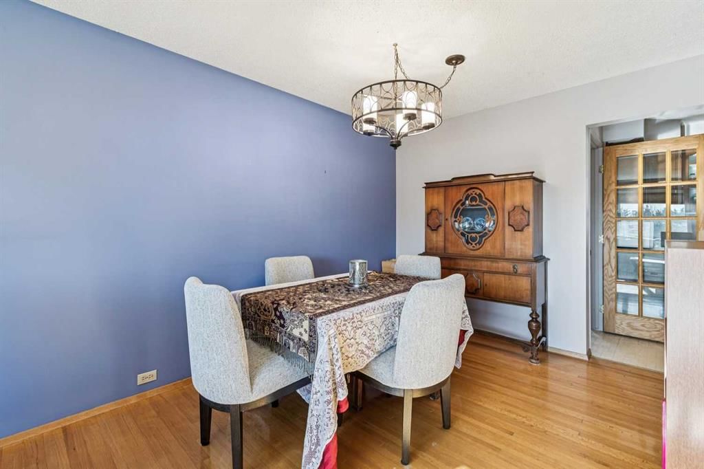 256 Huntridge Road NE, Calgary — photo 5 of 47