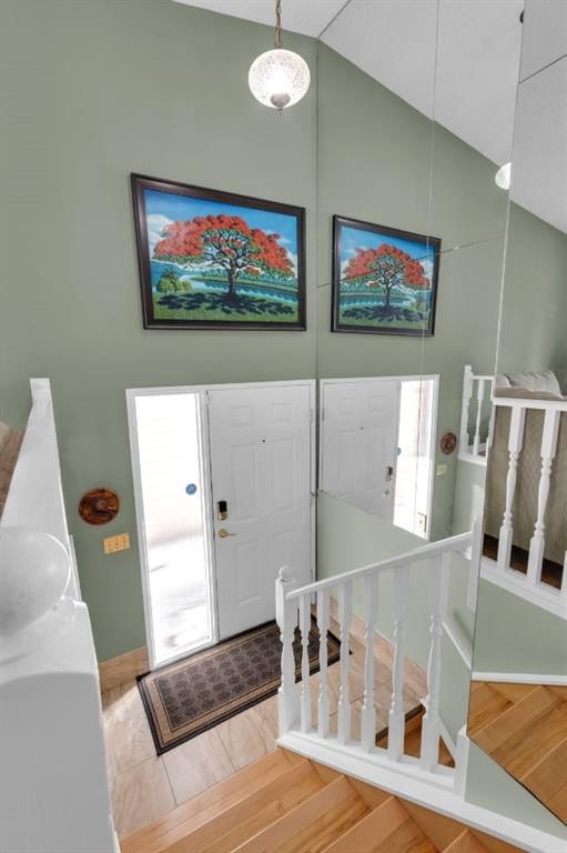 15 Coach Manor Rise SW, Calgary — photo 2 of 31
