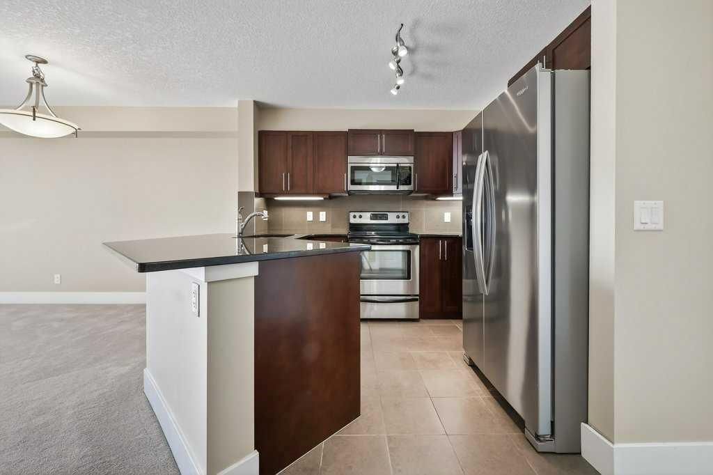 403, 500 Rocky Vista Gardens NW, Calgary — photo 5 of 28