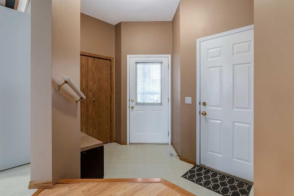168 Mt Apex Green SE, Calgary — photo 3 of 47