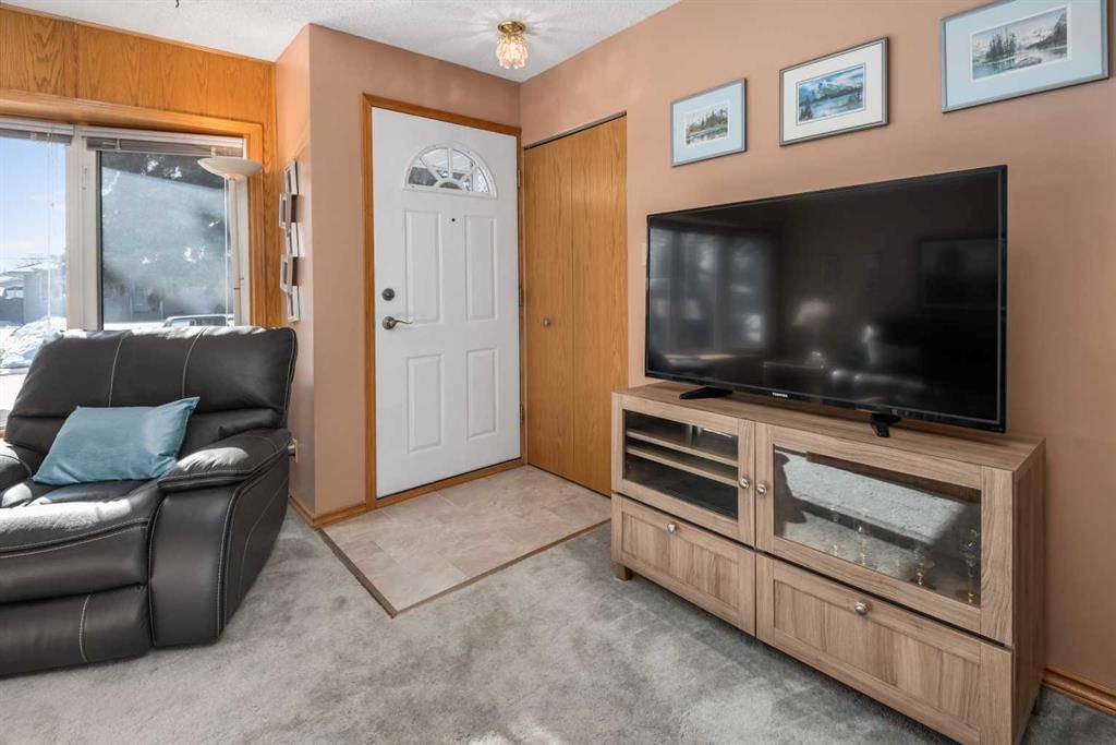 9616 Assiniboine Road SE, Calgary — photo 3 of 43