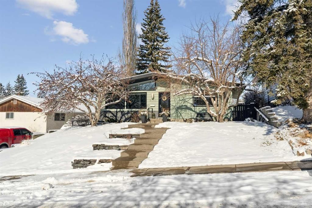 2440 Cherokee Drive NW, Calgary — photo 2 of 37