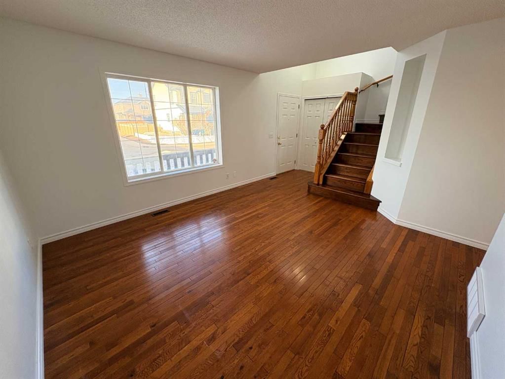 7901 Martha's Haven Park NE, Calgary — photo 4 of 45