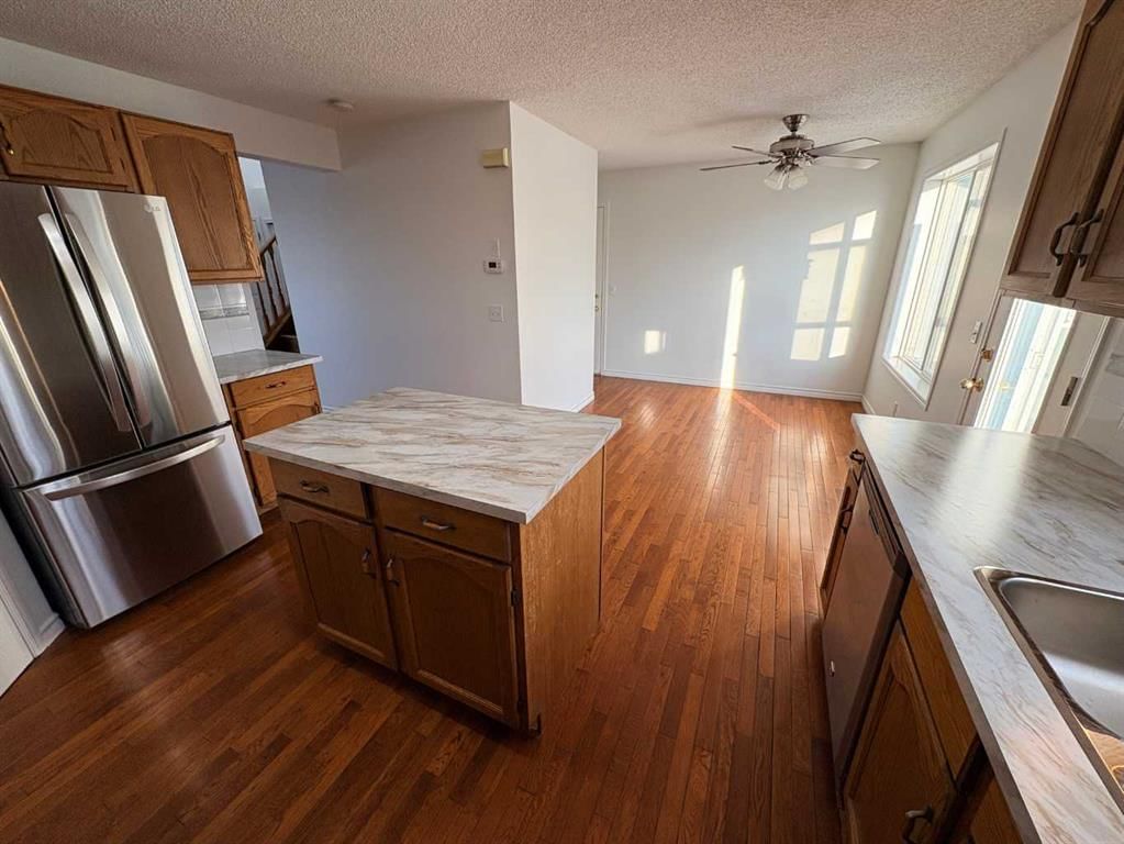 7901 Martha's Haven Park NE, Calgary — photo 5 of 45