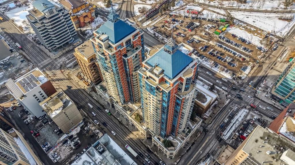 1402, 910 5 Avenue SW, Calgary — photo 3 of 39