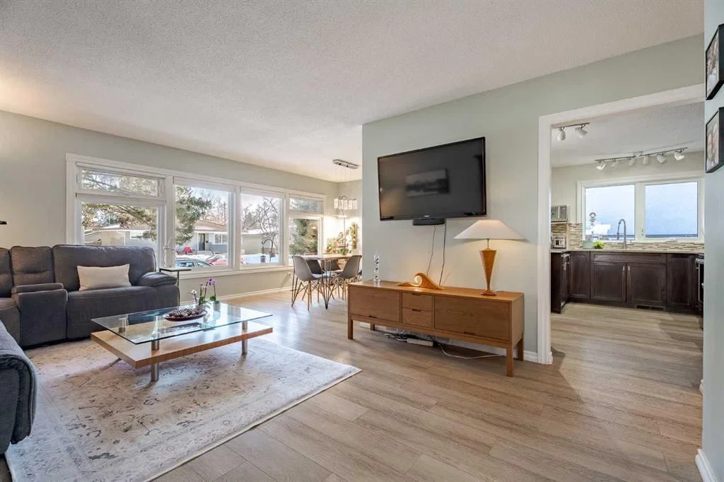 4803 Brockington Road NW, Calgary — photo 4 of 40