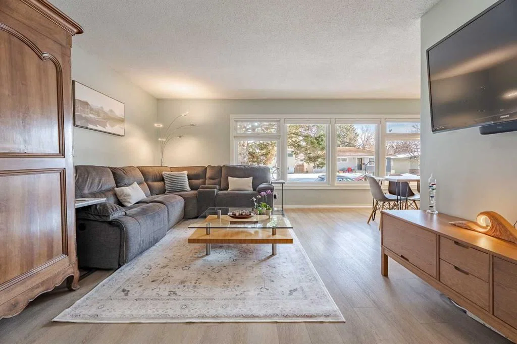 4803 Brockington Road NW, Calgary — photo 5 of 40