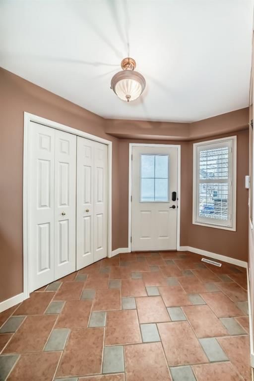 88 Hidden Hills Way NW, Calgary — photo 4 of 50