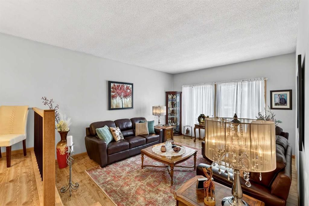 102 Canterbury Place SW, Calgary — photo 4 of 50