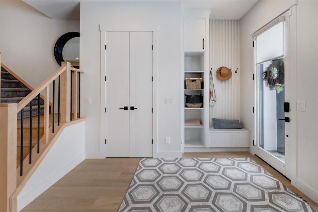 1709 19 Avenue NW, Calgary — photo 3 of 50