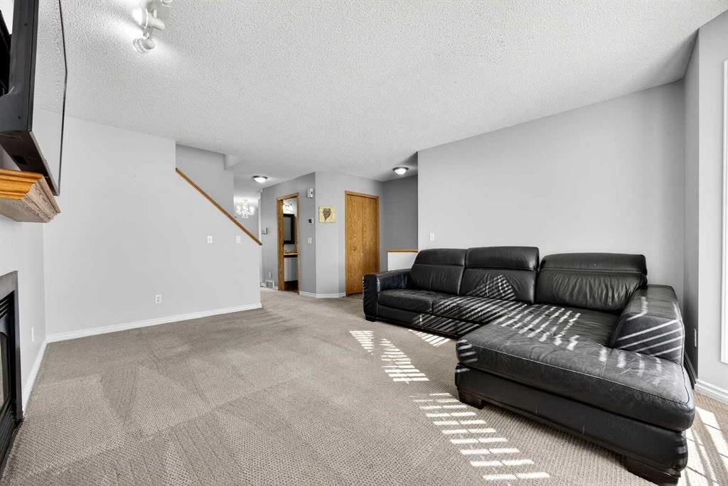 10884 Hidden Valley Drive NW, Calgary — photo 4 of 43