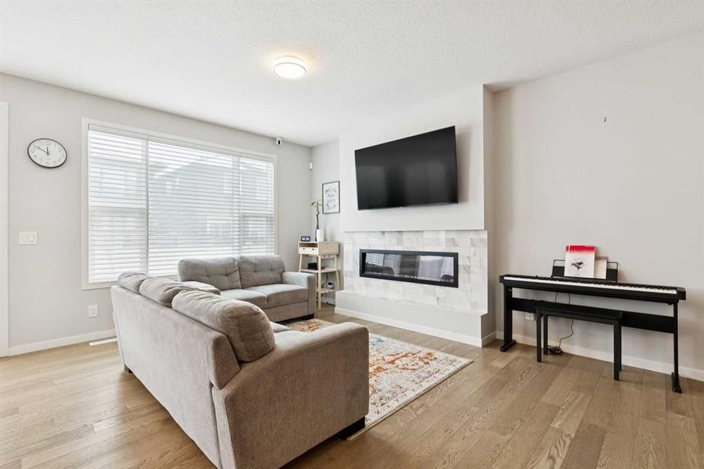 7262 11 Avenue SW, Calgary — photo 4 of 43