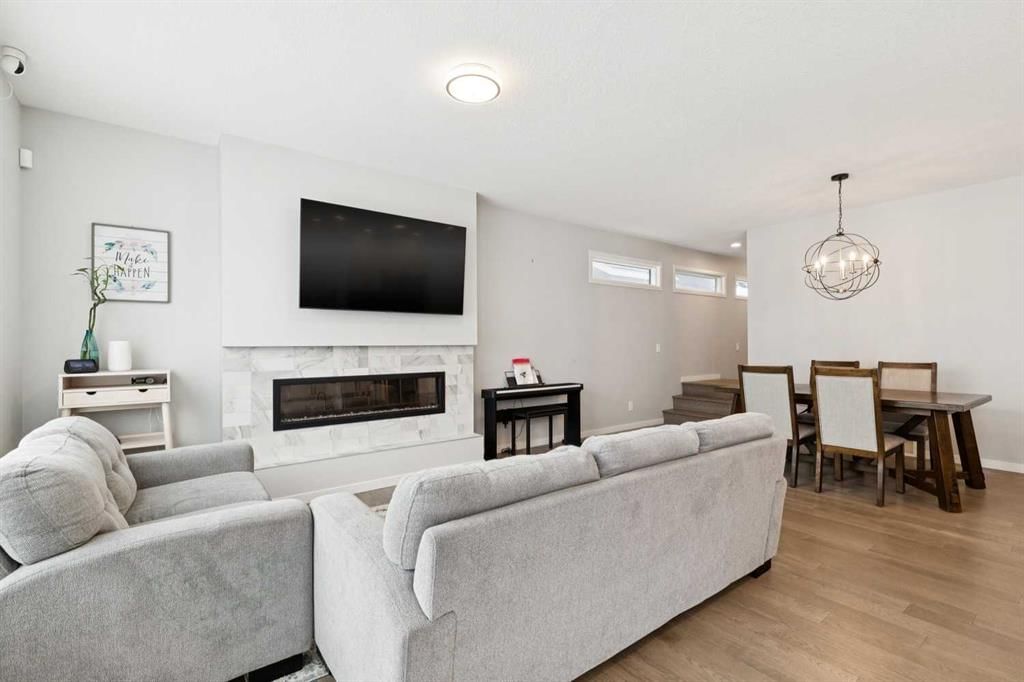 7262 11 Avenue SW, Calgary — photo 5 of 43