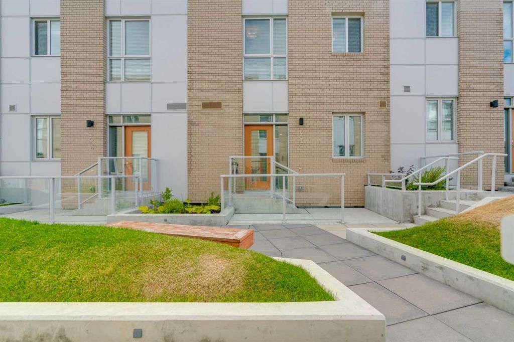 4010 Kovitz Lane NW, Calgary — main listing photo