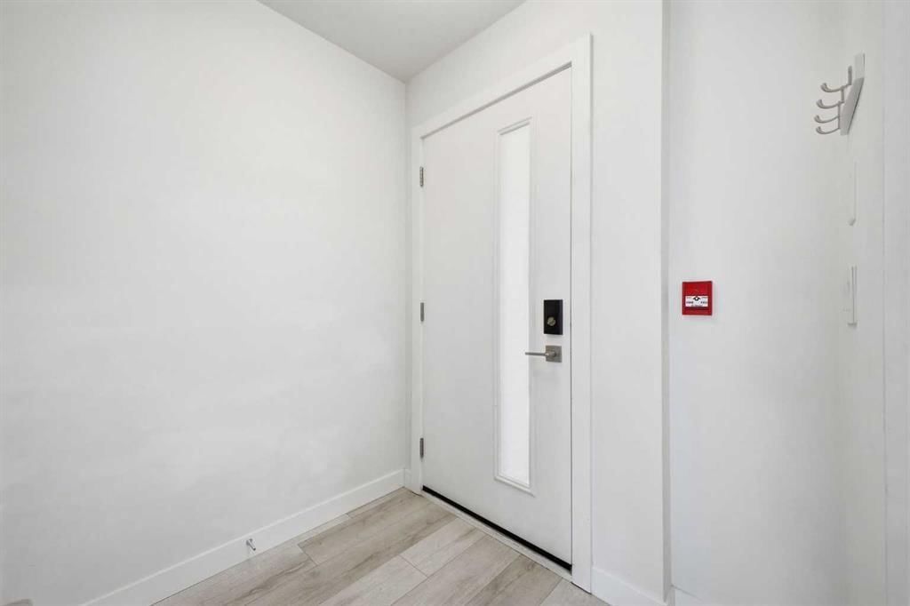 4010 Kovitz Lane NW, Calgary — photo 3 of 36