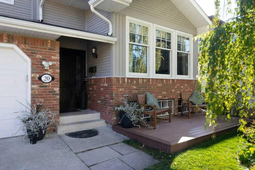 20 Strathlorne Crescent SW, Calgary — photo 2 of 47