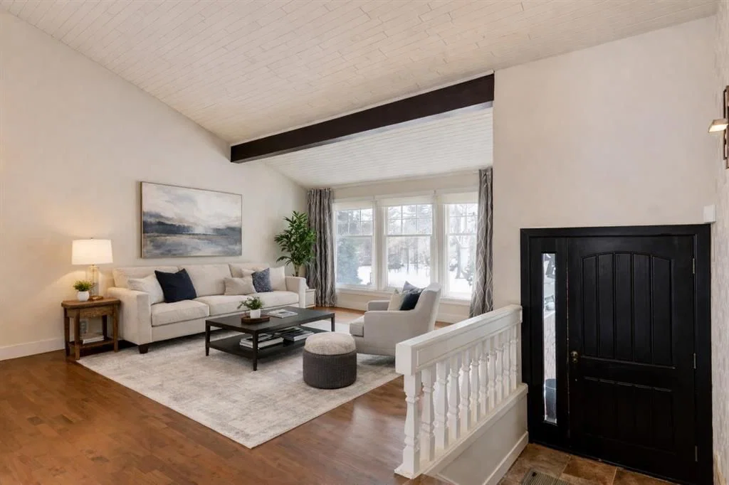 20 Strathlorne Crescent SW, Calgary — photo 3 of 47