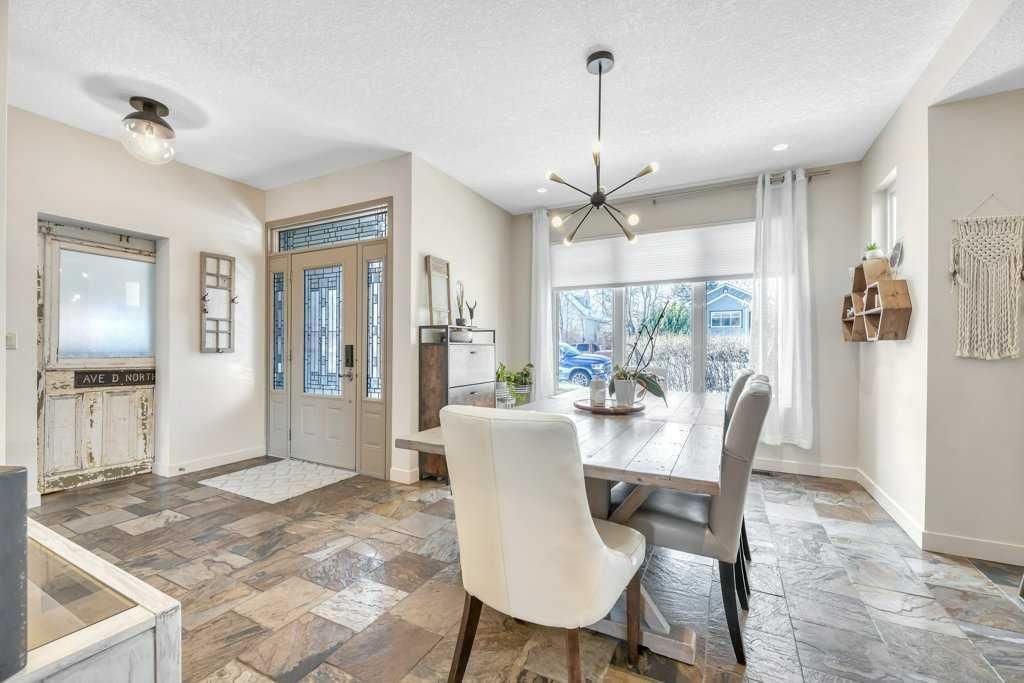 2242 25A Street SW, Calgary — photo 5 of 50