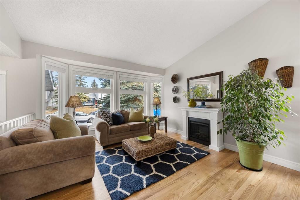 98 Sunvista Close SE, Calgary — photo 5 of 50