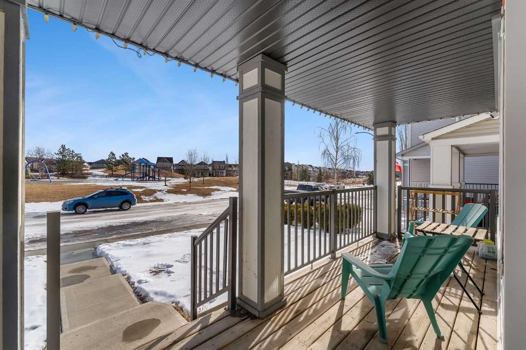 23 Copperpond Square SE, Calgary — photo 3 of 38