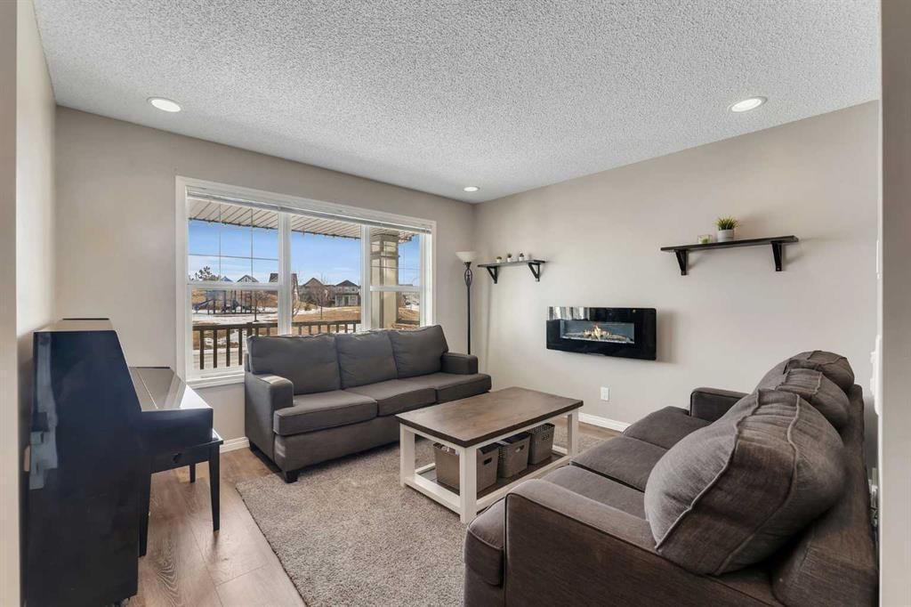 23 Copperpond Square SE, Calgary — photo 4 of 38