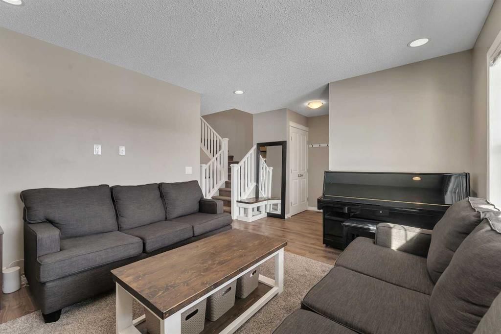 23 Copperpond Square SE, Calgary — photo 5 of 38