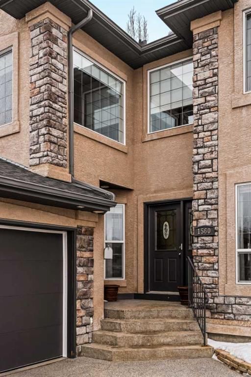 1560 Strathcona Drive SW, Calgary — photo 2 of 48