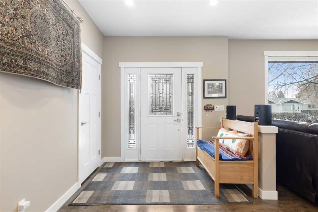 435 Arlington Drive SE, Calgary — photo 4 of 45
