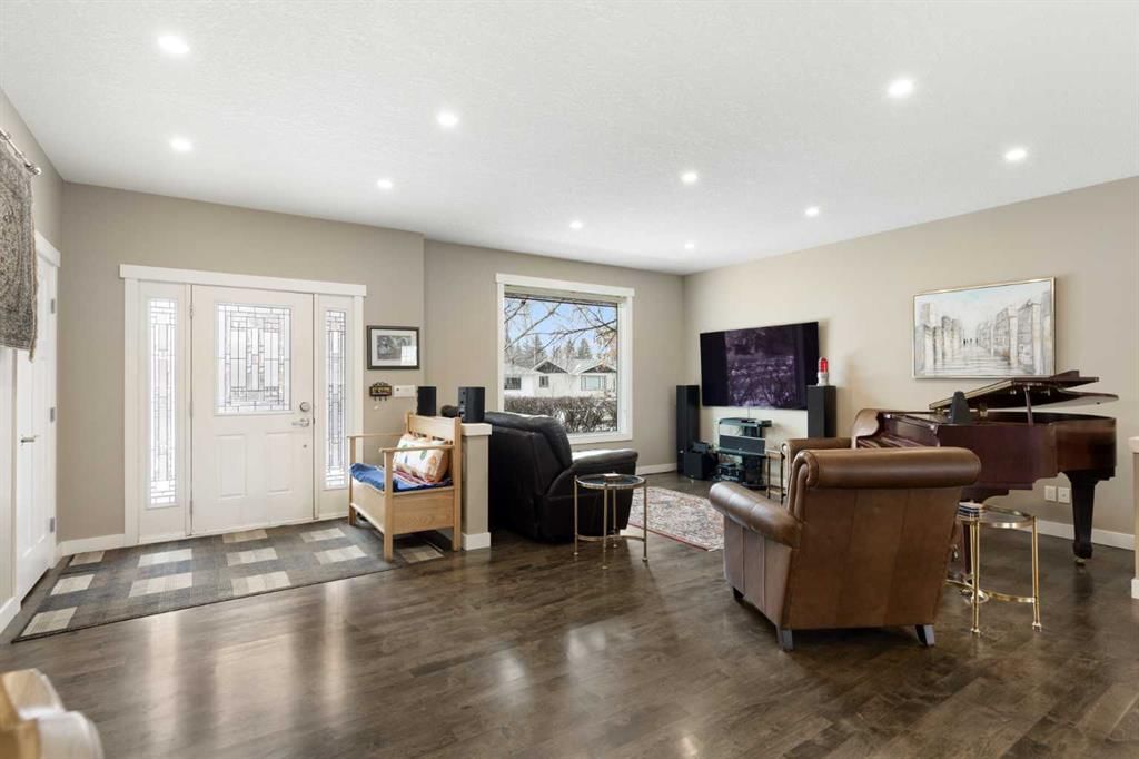435 Arlington Drive SE, Calgary — photo 5 of 45