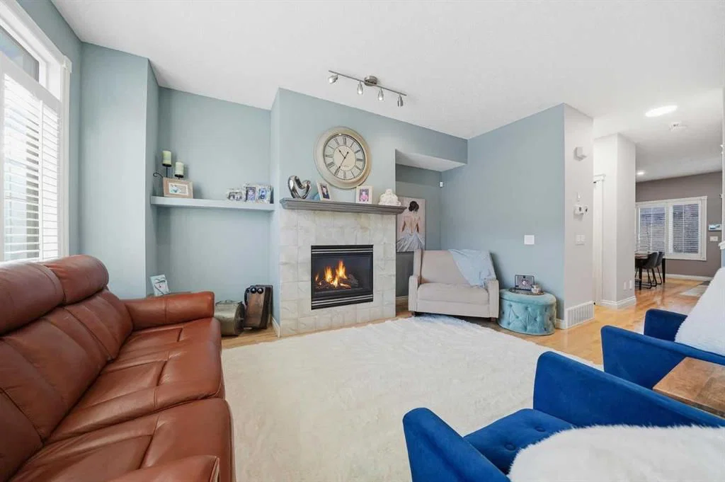 45 Somme Boulevard SW, Calgary — photo 2 of 48