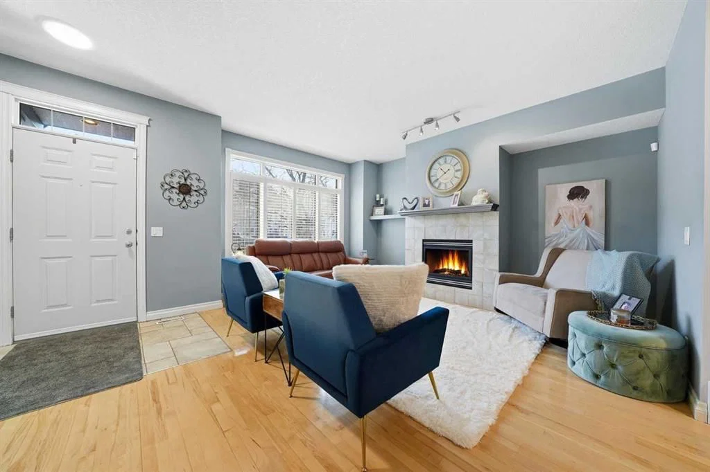 45 Somme Boulevard SW, Calgary — photo 3 of 48
