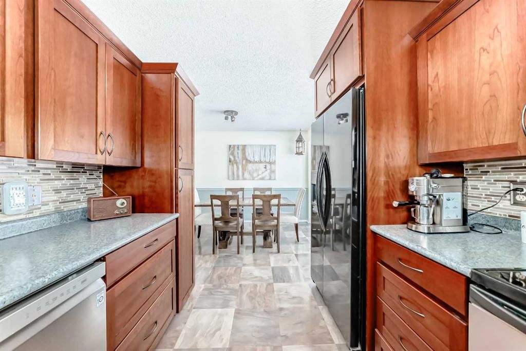 48 Midglen Way SE, Calgary — photo 4 of 48