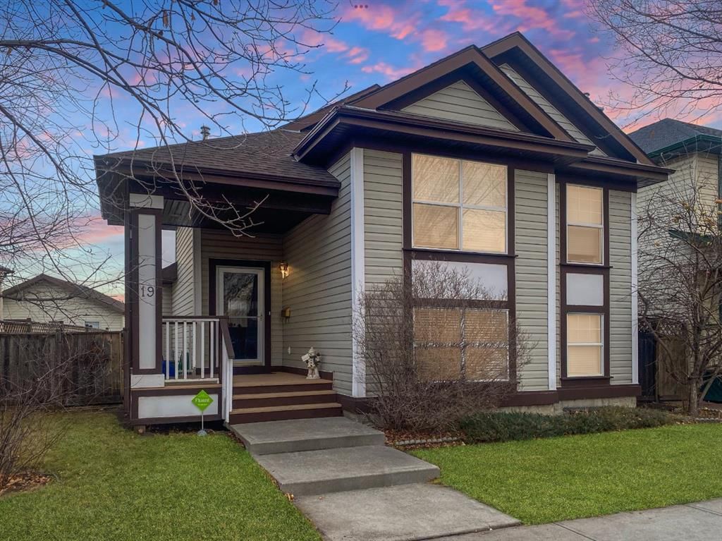 19 Prestwick Green SE, Calgary — main listing photo