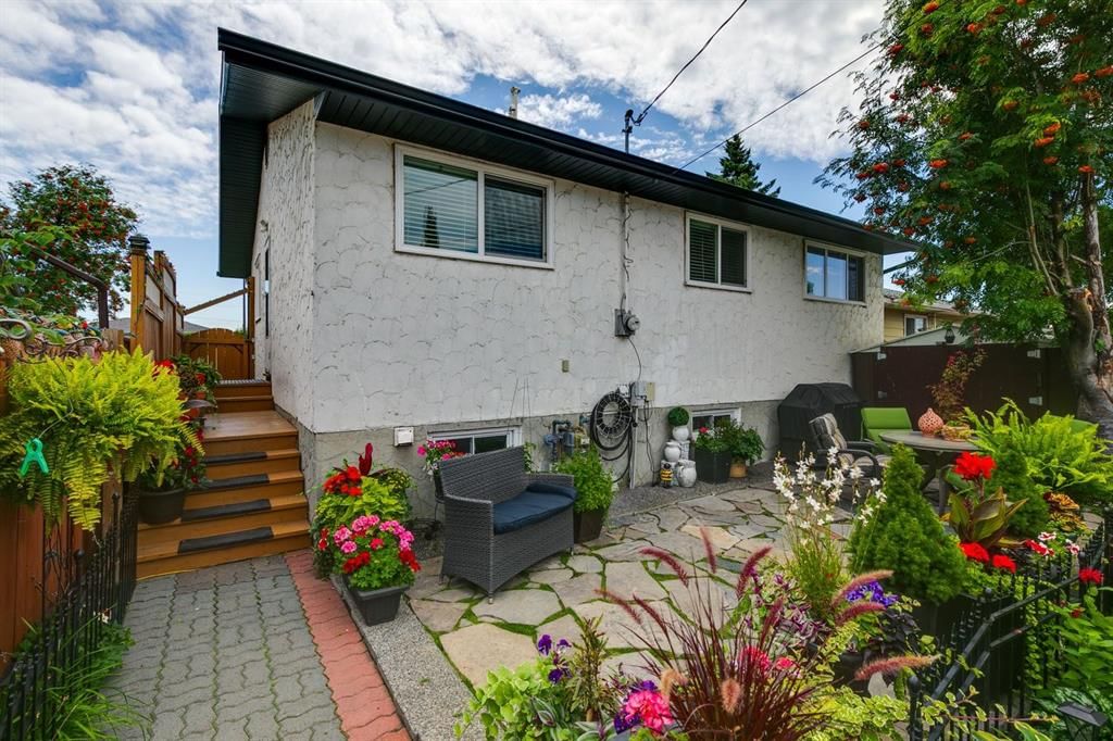 299 Doverview Crescent SE, Calgary — photo 2 of 25