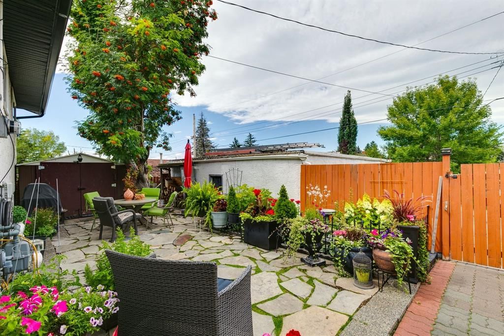 299 Doverview Crescent SE, Calgary — photo 3 of 25