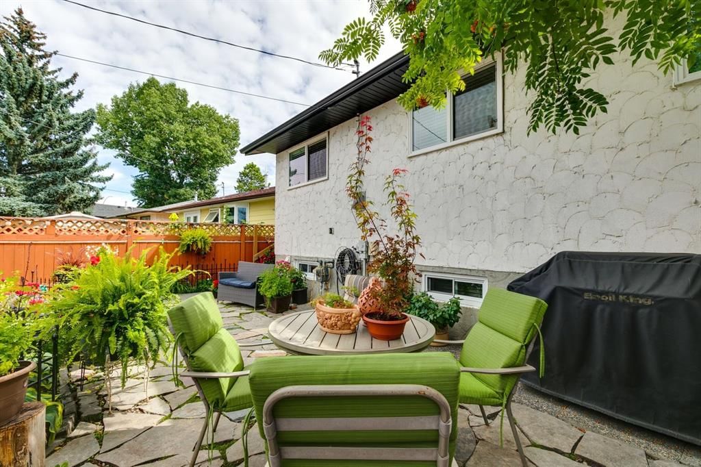 299 Doverview Crescent SE, Calgary — photo 4 of 25