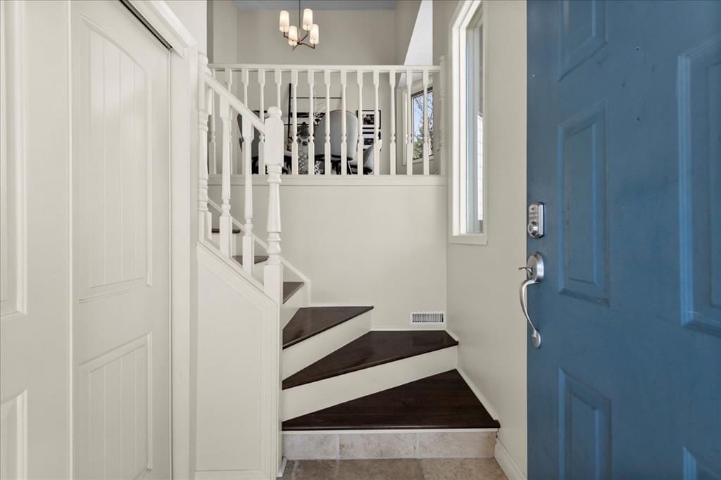 56 Hawkcliff Way NW, Calgary — photo 3 of 46