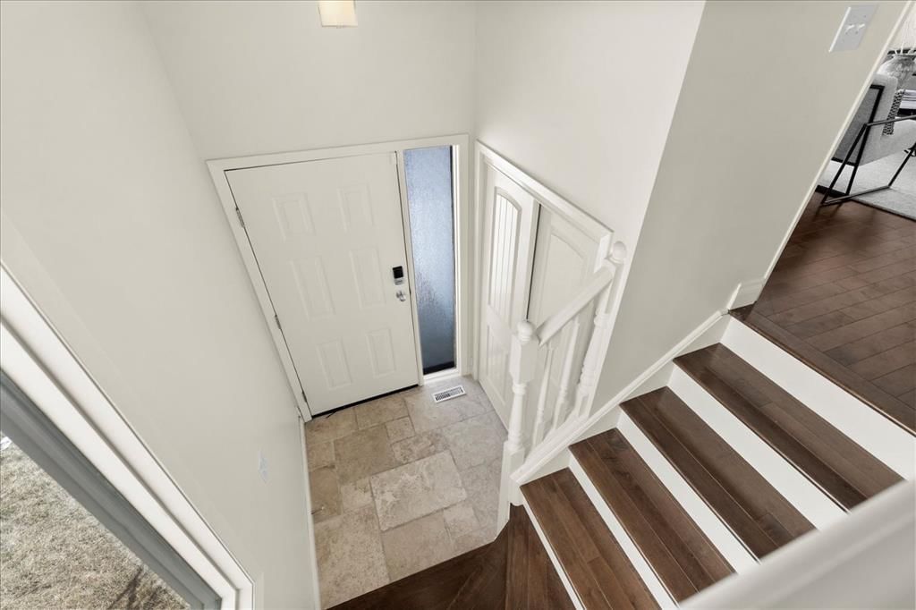 56 Hawkcliff Way NW, Calgary — photo 4 of 46